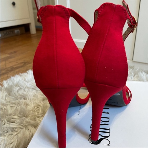 Red Heels - Picture 3 of 7